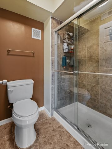 61 W Pier Drive 201, Westmont, IL 60559