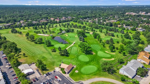 61 W Pier Drive 201, Westmont, IL 60559