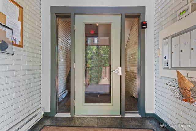 61 W Pier Drive 201, Westmont, IL 60559