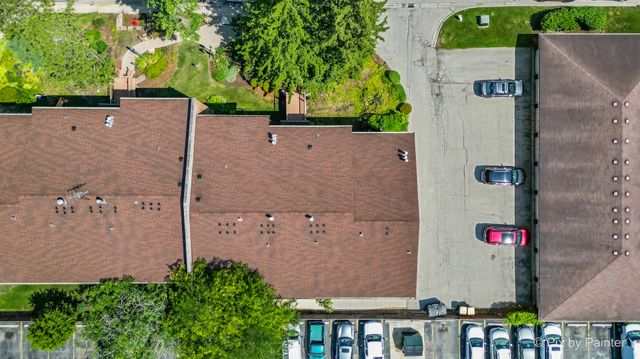 61 W Pier Drive 201, Westmont, IL 60559