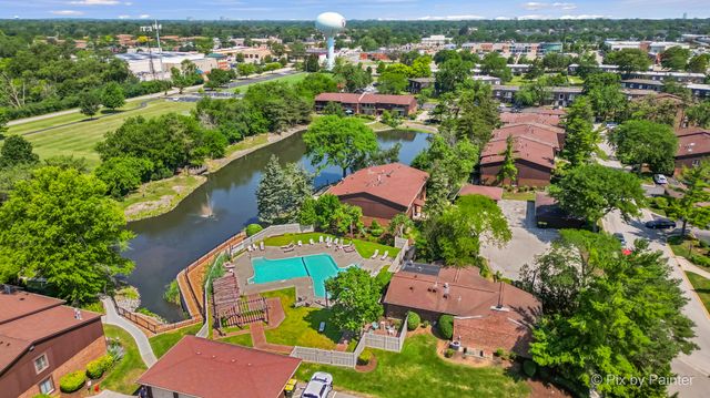 61 W Pier Drive 201, Westmont, IL 60559