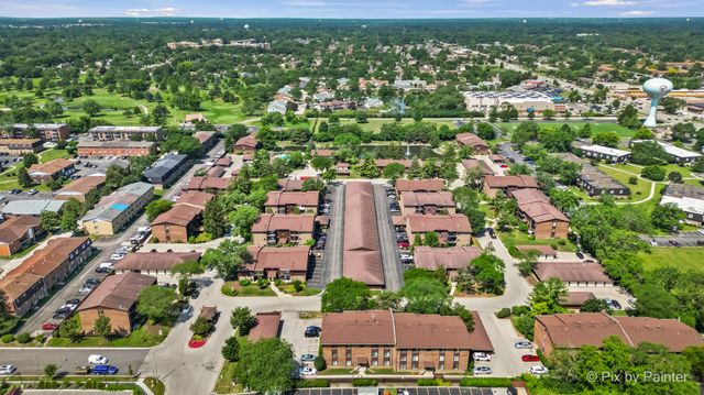 61 W Pier Drive 201, Westmont, IL 60559