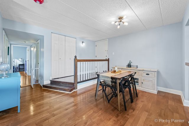 61 W Pier Drive 201, Westmont, IL 60559