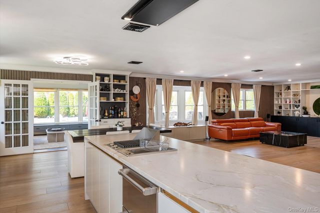 88 Pace Drive S, West Islip, NY 11795