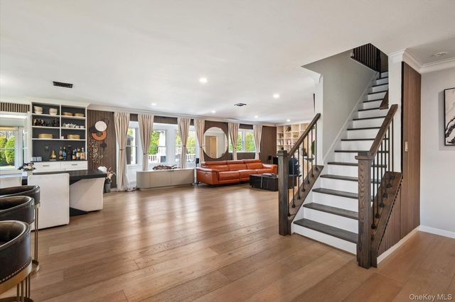 88 Pace Drive S, West Islip, NY 11795