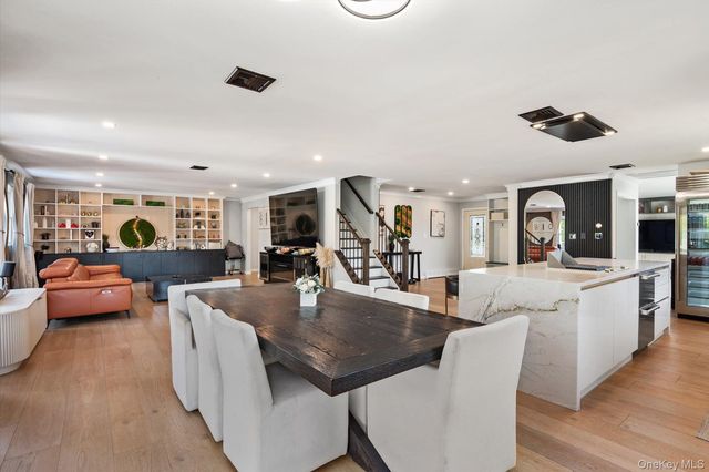88 Pace Drive S, West Islip, NY 11795