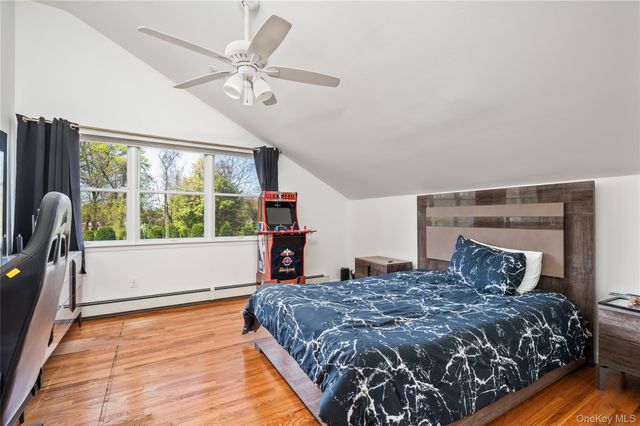 88 Pace Drive S, West Islip, NY 11795