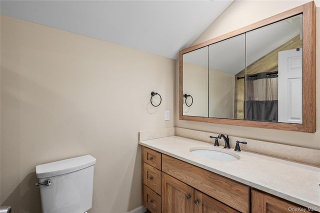 88 Pace Drive S, West Islip, NY 11795