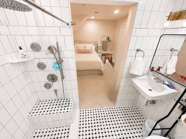 88 Pace Drive S, West Islip, NY 11795