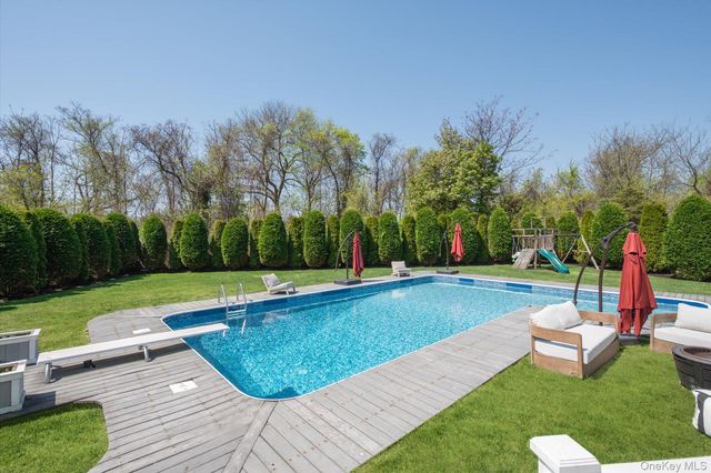 88 Pace Drive S, West Islip, NY 11795