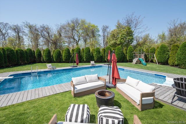88 Pace Drive S, West Islip, NY 11795