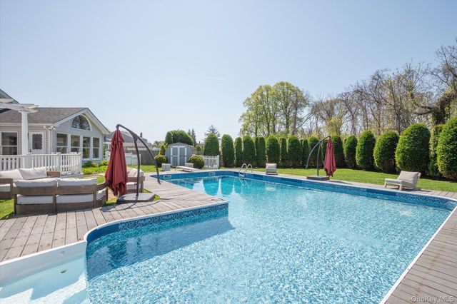 88 Pace Drive S, West Islip, NY 11795