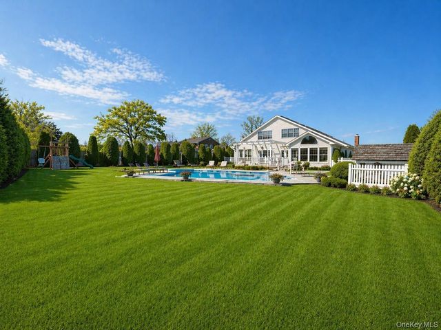 88 Pace Drive S, West Islip, NY 11795