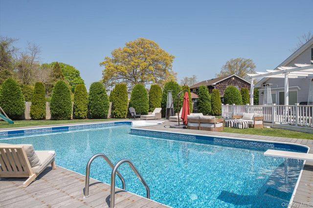88 Pace Drive S, West Islip, NY 11795
