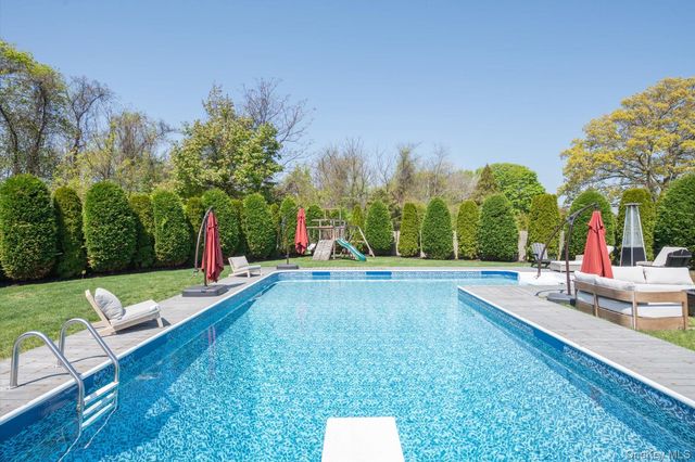 88 Pace Drive S, West Islip, NY 11795