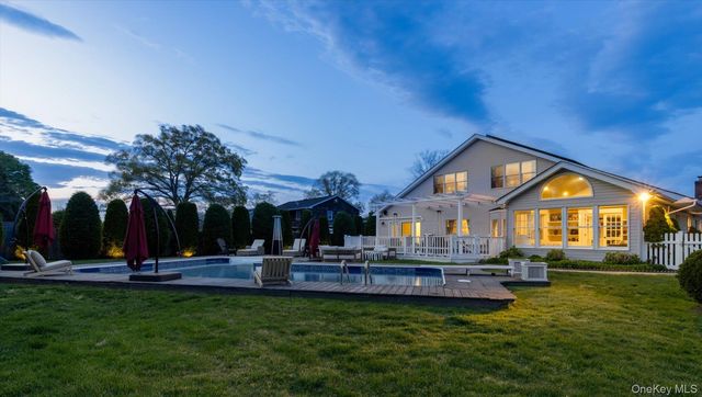 88 Pace Drive S, West Islip, NY 11795