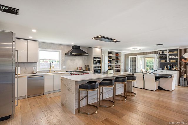 88 Pace Drive S, West Islip, NY 11795