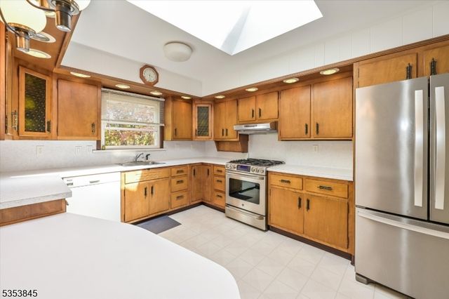 10 Emerson Pl, Wayne Twp., NJ 07470