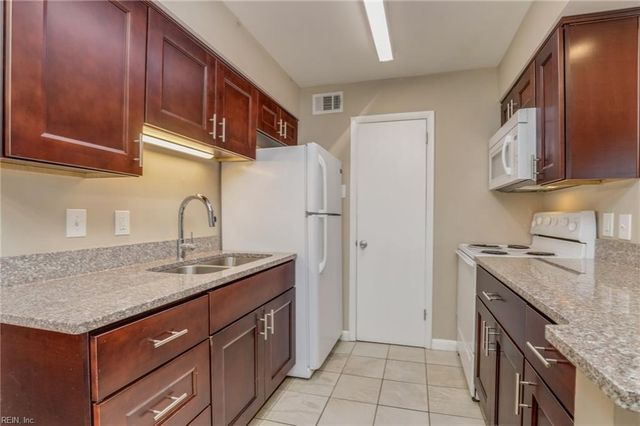 1226 Little Bay Ave Apt 8, Norfolk, VA 23503