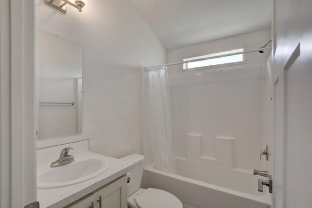 3966 S Pacific Highway 46, Medford, OR 97501