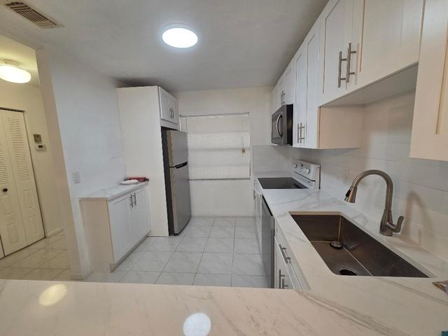 9187 Norte Lago 5e, Boca Raton, FL 33428