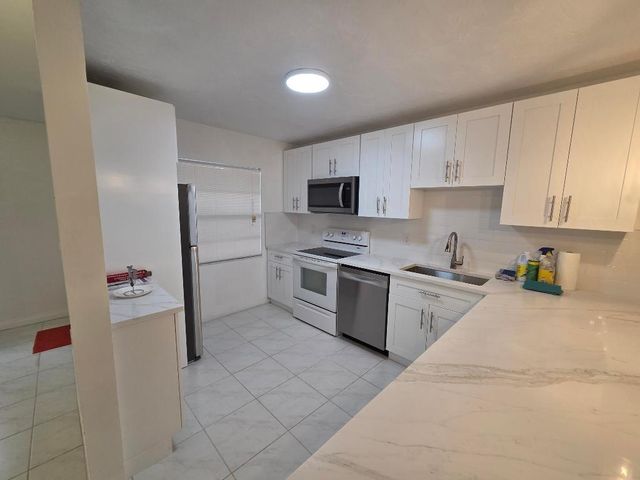 9187 Norte Lago 5e, Boca Raton, FL 33428