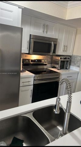 15241 SW 80th St 110, Miami, FL 33193