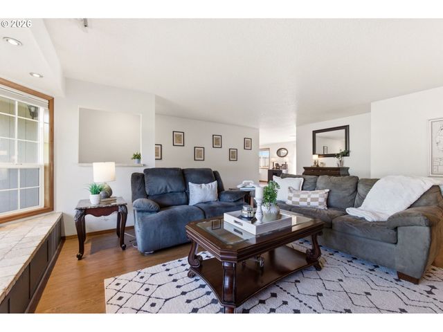 1365 Se DUKE Dr, Hillsboro, OR 97123