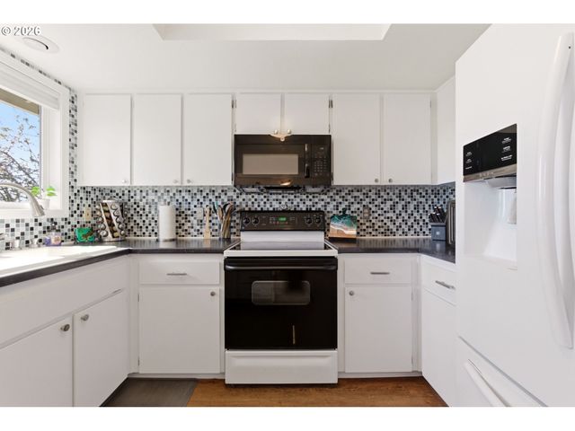 1365 Se DUKE Dr, Hillsboro, OR 97123