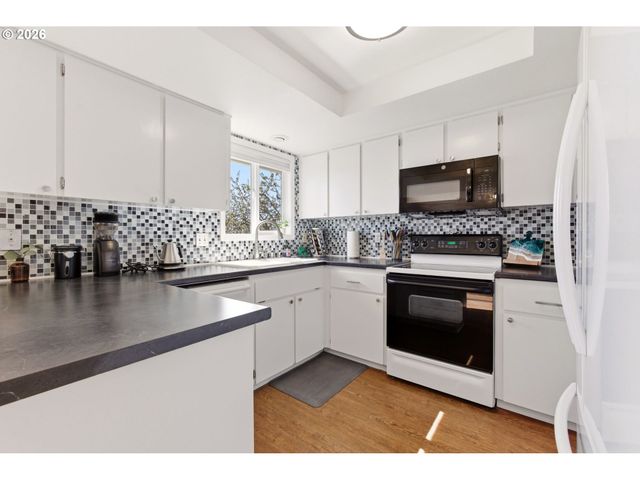 1365 Se DUKE Dr, Hillsboro, OR 97123