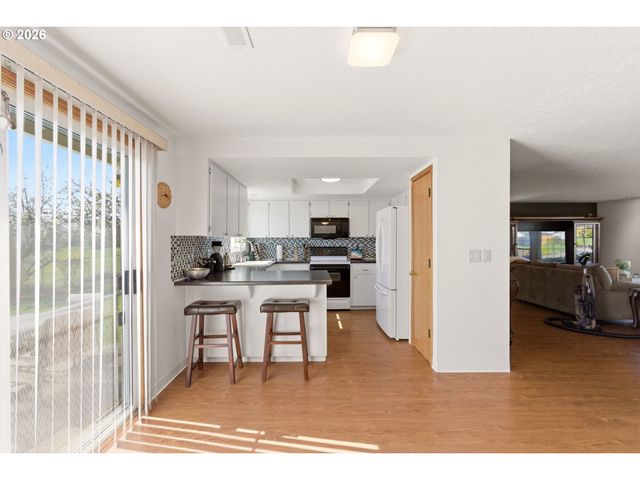 1365 Se DUKE Dr, Hillsboro, OR 97123