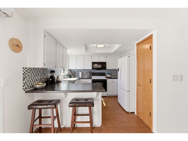 1365 Se DUKE Dr, Hillsboro, OR 97123