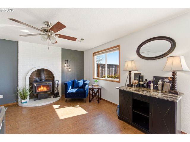 1365 Se DUKE Dr, Hillsboro, OR 97123