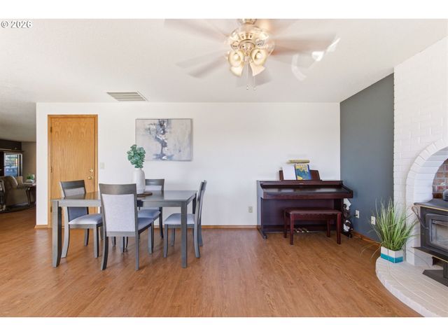 1365 Se DUKE Dr, Hillsboro, OR 97123