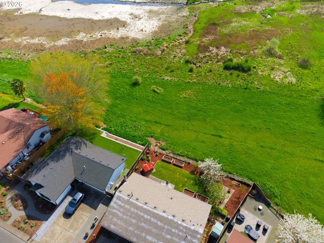 1365 Se DUKE Dr, Hillsboro, OR 97123