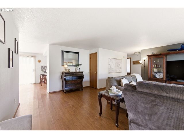 1365 Se DUKE Dr, Hillsboro, OR 97123