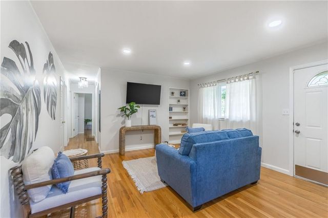 4921 N Garfield Avenue, Kansas City, MO 64116