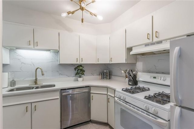 4921 N Garfield Avenue, Kansas City, MO 64116