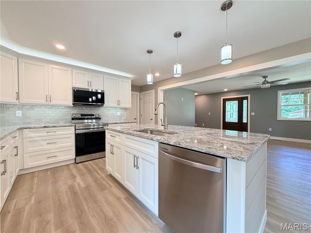 609 Johnny Drive, Maryville, IL 62062