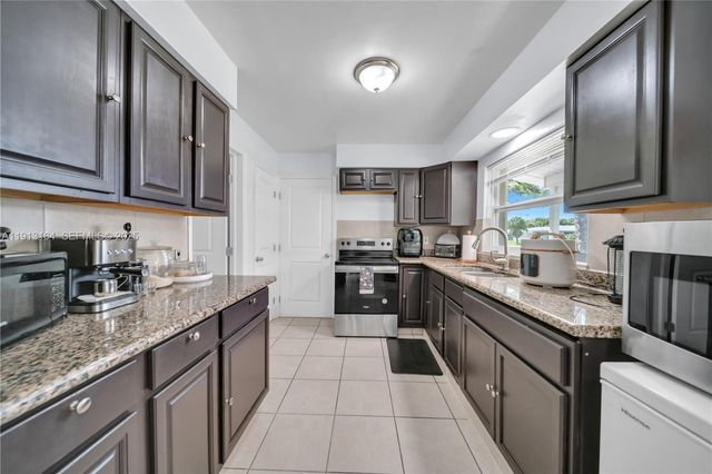 246 SE 44th Street, Cape Coral, FL 33904