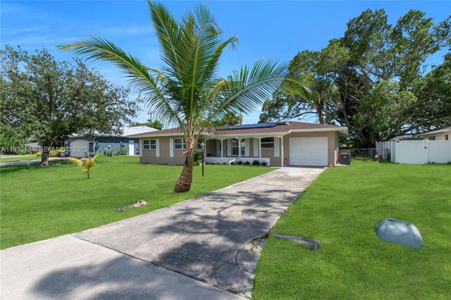 246 SE 44th Street, Cape Coral, FL 33904