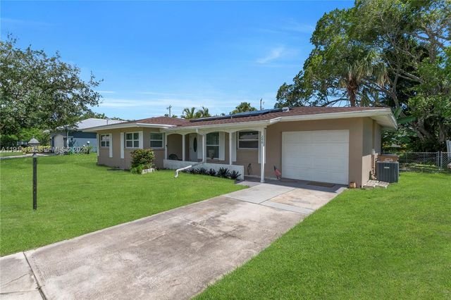 246 SE 44th Street, Cape Coral, FL 33904