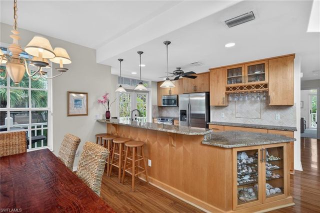 927 Almas CT, Sanibel, FL 33957