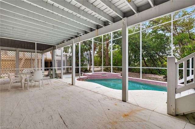 927 Almas CT, Sanibel, FL 33957