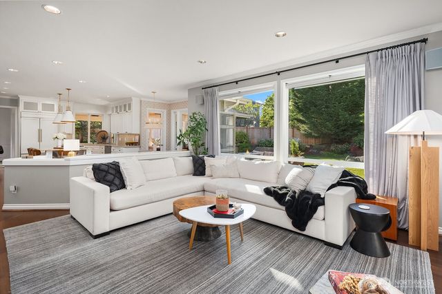 27212 SE 12th Place, Sammamish, WA 98075