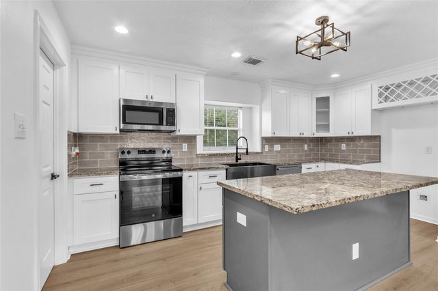 7702 Carolyn Street, Santa Fe, TX 77517