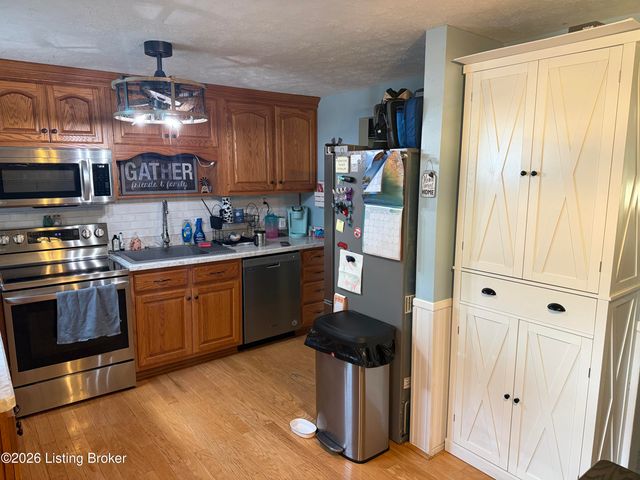 175 Prairie Dr, Louisville, KY 40229