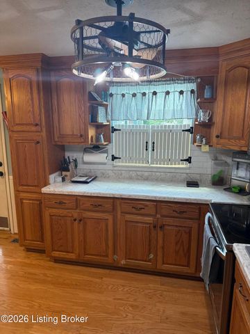 175 Prairie Dr, Louisville, KY 40229