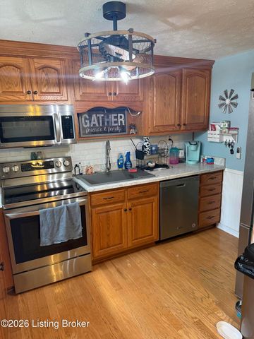 175 Prairie Dr, Louisville, KY 40229