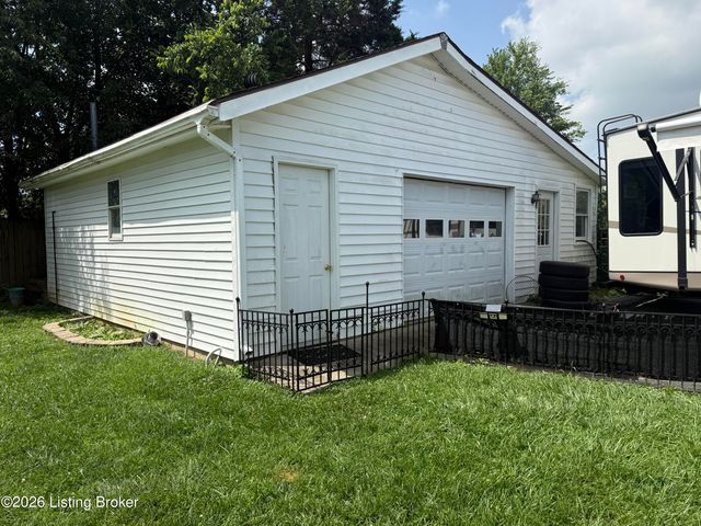 175 Prairie Dr, Louisville, KY 40229